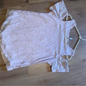 Beautiful light pink top. Size large.